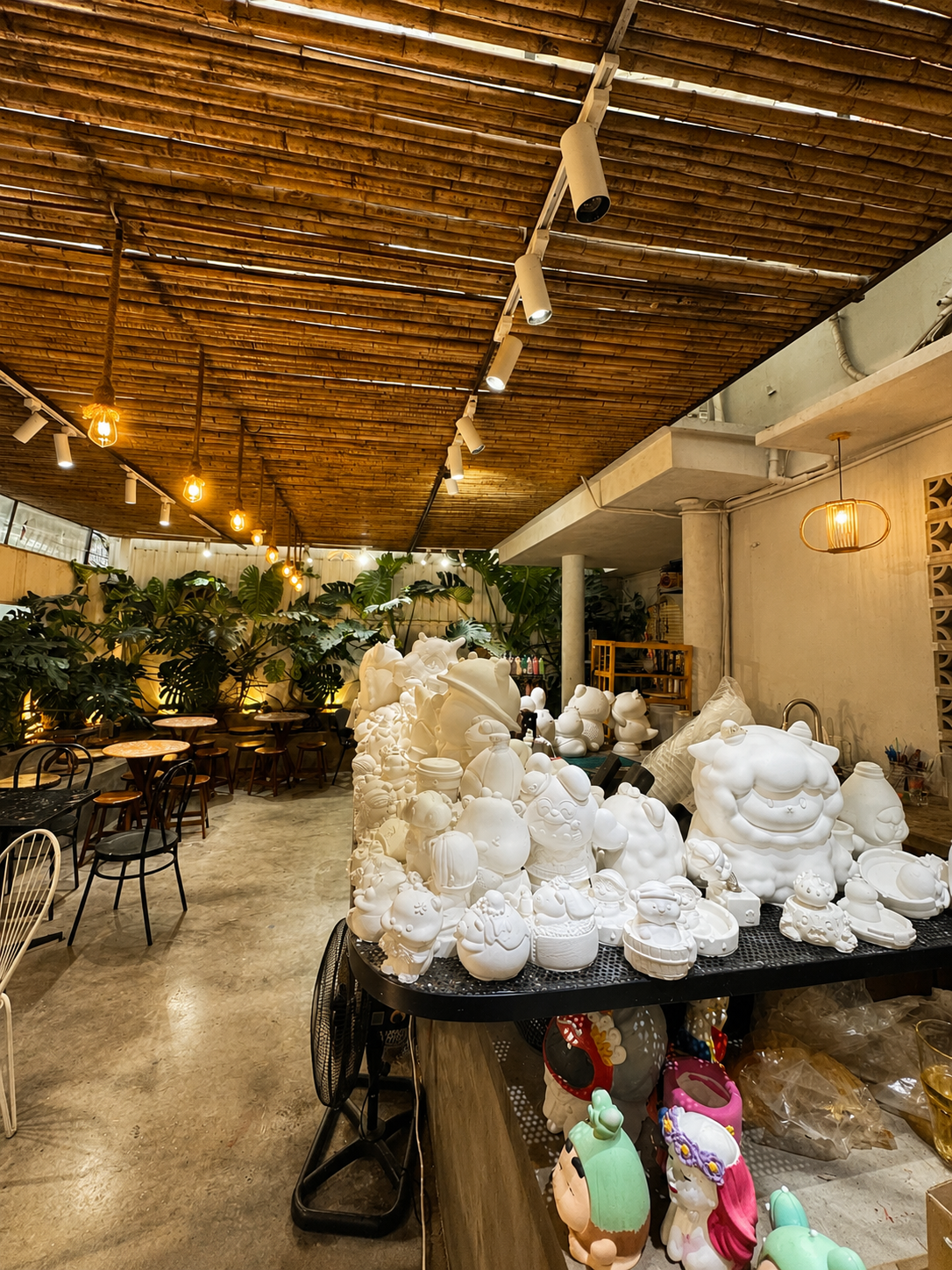 Paint-Your-Own Ceramics Tropical Café - Naive Cafe Saigon