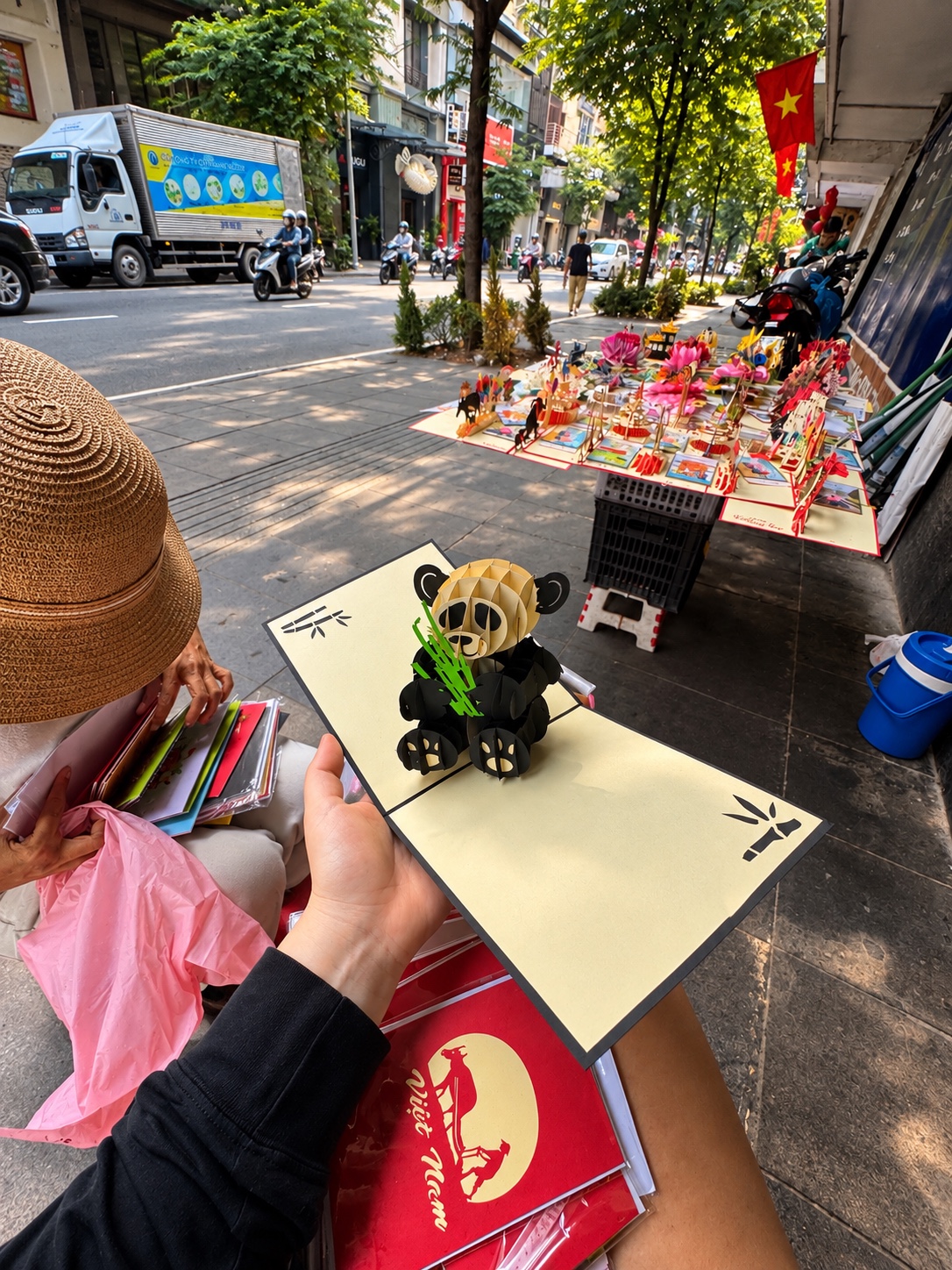 3D Pop-Up Cards Vietnam Inspired - Street Vendor at Đồng Khởi & Tôn Đức Thắng Streets Corner